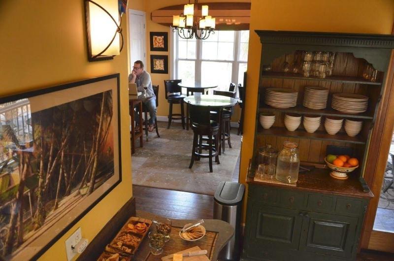 פולי ביץ' Water'S Edge Inn - Adults Only מראה חיצוני תמונה